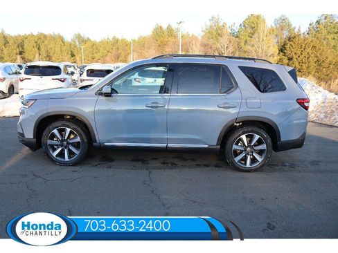New 2025 Honda Pilot Touring image 4