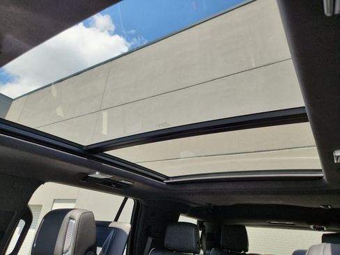 Used 2025 Cadillac Escalade Sport Platinum w/ LPO, Floor Liner Package AWD/4WD image 36