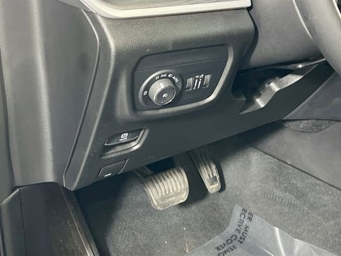 Used 2023 Jeep Grand Cherokee Limited image 10