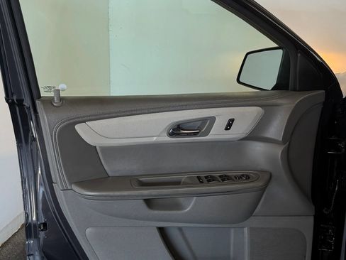 Used 2015 Chevrolet Traverse LS image 12
