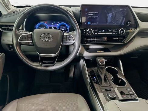 Used 2023 Toyota Highlander Limited image 24