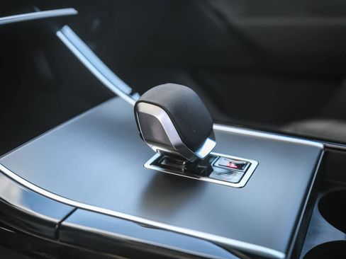 Used 2026 Land Rover Range Rover Velar S image 18