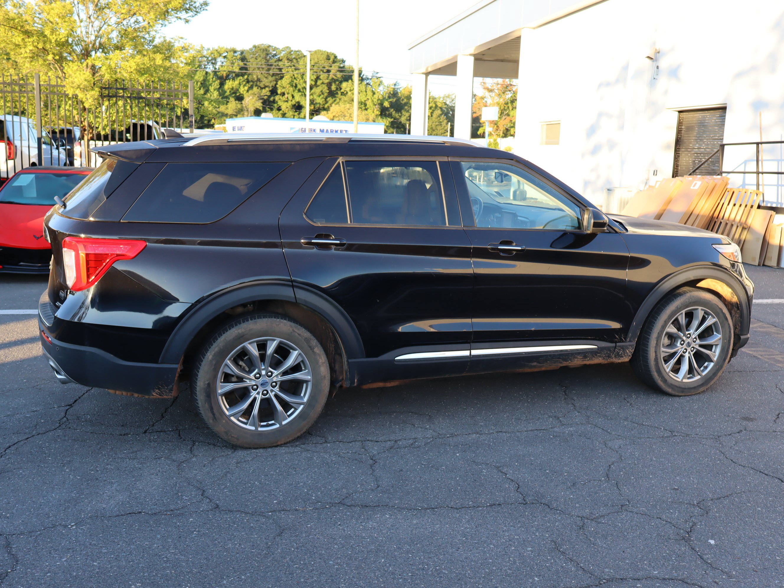 Used 2023 Ford Explorer Limited AWD/4WD image 22
