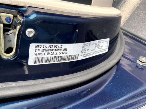 Used 2024 Chrysler Pacifica Touring-L image 29