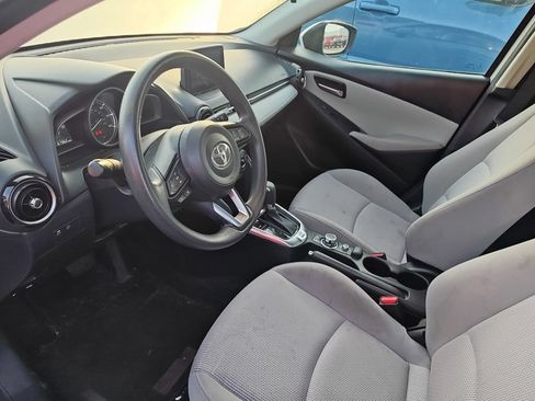 Used 2020 Toyota Yaris LE FWD image 7