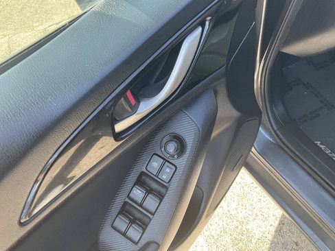 Used 2015 MAZDA MAZDA3 i Touring w/ Technology Package FWD image 10