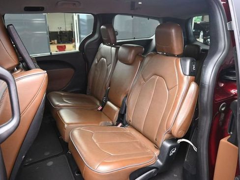 Used 2017 Chrysler Pacifica Limited FWD image 11