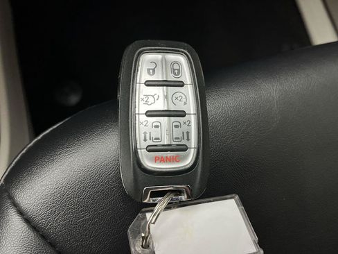 Used 2024 Chrysler Pacifica Touring-L FWD image 26