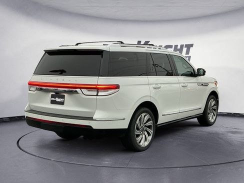 Used 2022 Lincoln Navigator Reserve AWD/4WD image 5