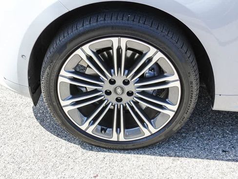 Used 2025 Land Rover Range Rover Sport Dynamic SE AWD/4WD image 9