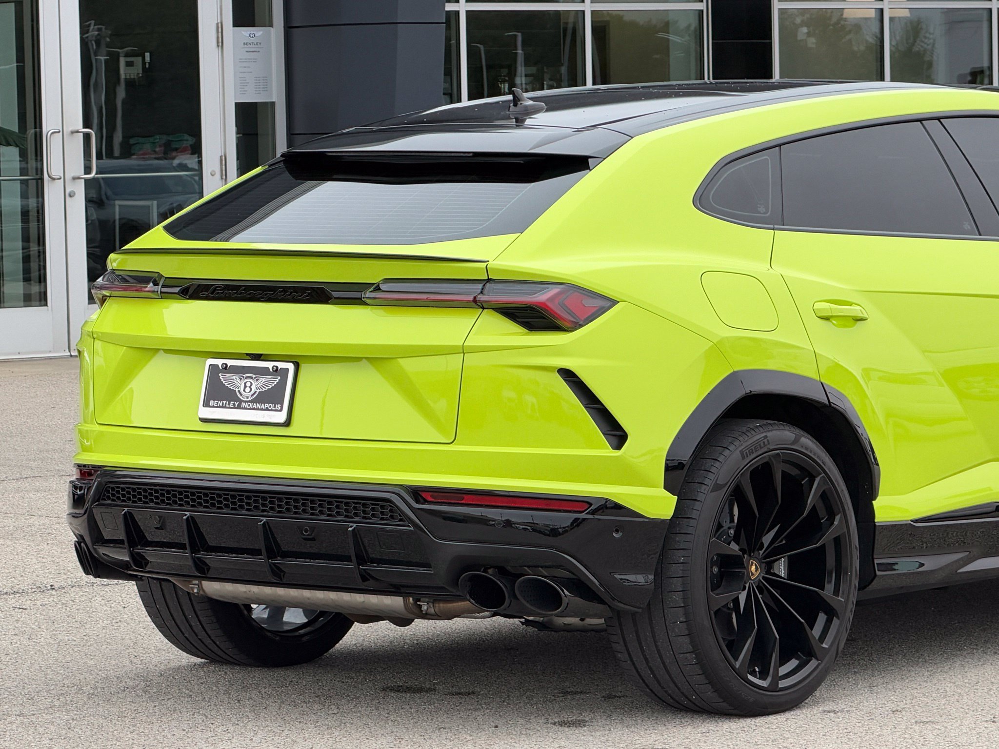 Used 2022 Lamborghini Urus AWD/4WD image 9