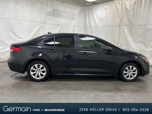 Used 2022 Toyota Corolla LE image 2