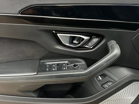 Used 2022 Lamborghini Urus image 25