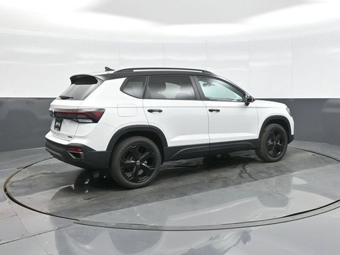 New 2026 Volkswagen Taos SE AWD/4WD image 7