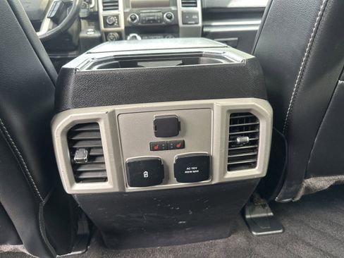 Used 2019 Ford F150 Lariat w/ Equipment Group 502A Luxury image 10