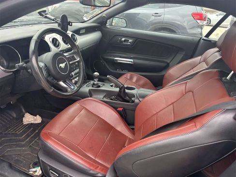 Used 2016 Ford Mustang Premium image 7