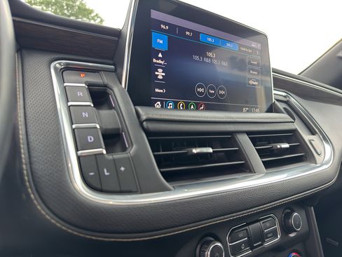 Used 2021 Chevrolet Tahoe Premier w/ Premium Package image 21