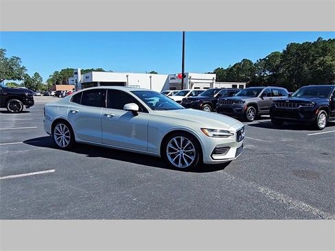 Used 2020 Volvo S60 T5 Momentum image 36