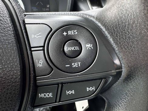 Used 2021 Toyota Corolla LE FWD image 21