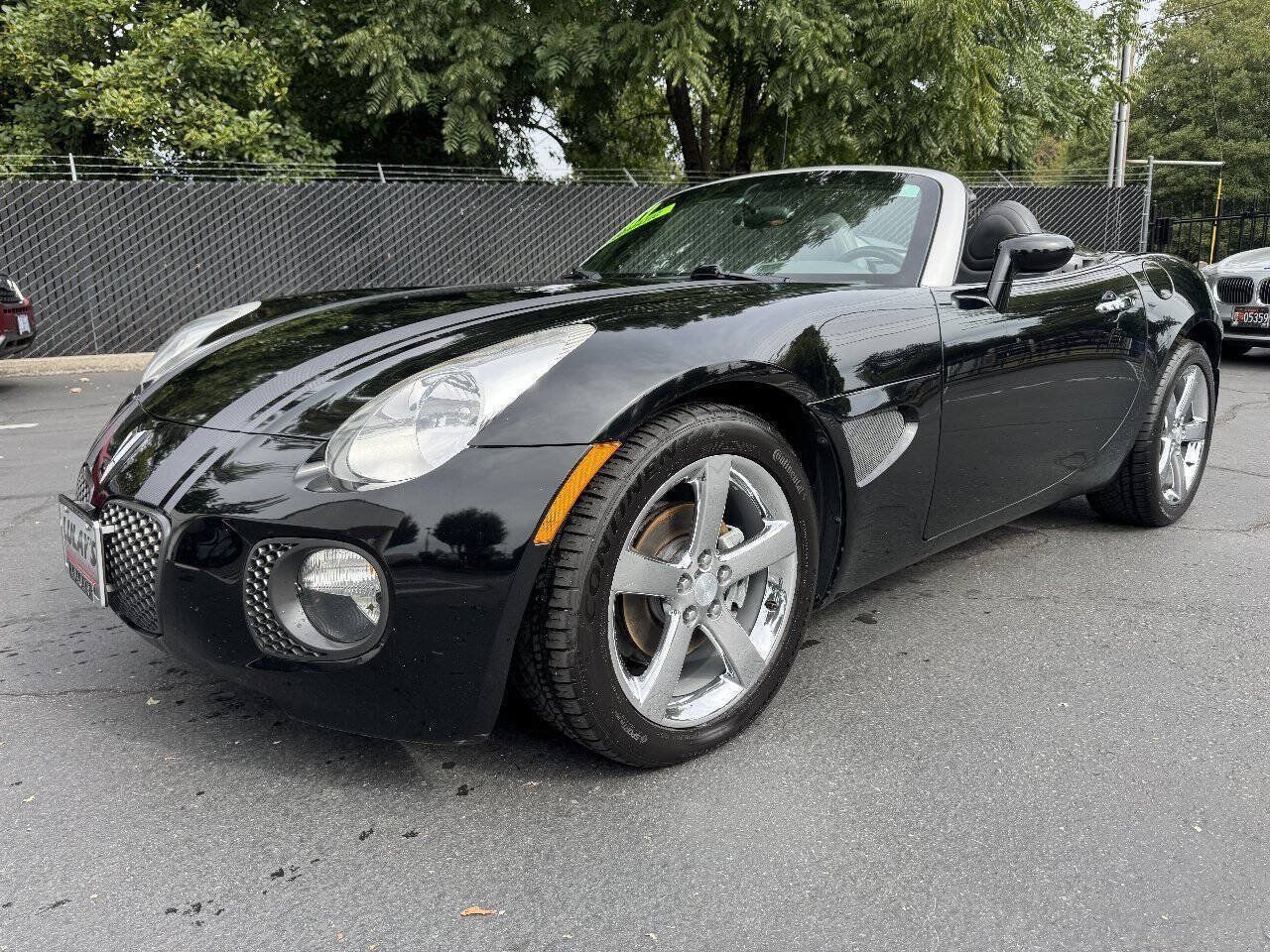 Used 2007 Pontiac Solstice Convertible w/ Premium Package RWD image 3