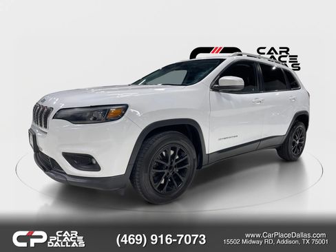 Used 2019 Jeep Cherokee Latitude Plus w/ Cold Weather Group FWD image 4
