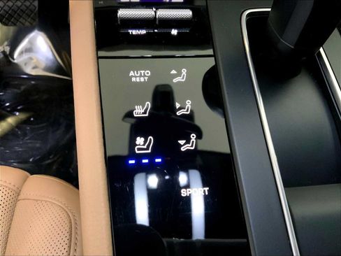 Certified 2023 Porsche Macan AWD/4WD image 37