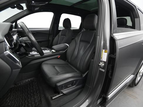 Used 2021 Audi Q7 3.0T Premium image 28