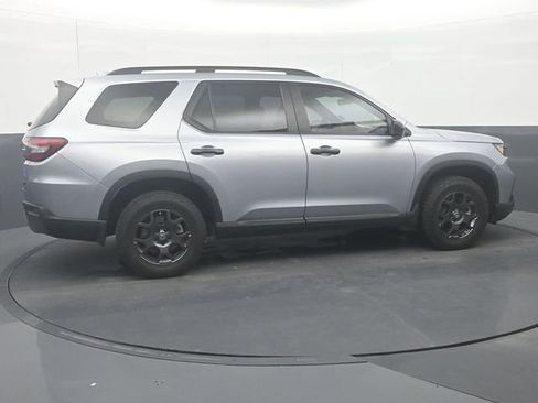 Used 2024 Honda Pilot TrailSport image 8