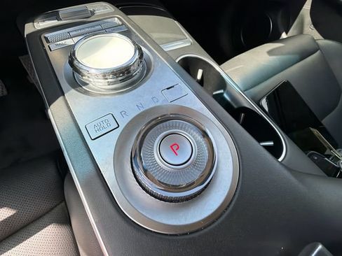 Used 2025 Genesis GV70 2.5T AWD/4WD image 33