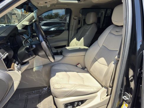 Used 2019 Cadillac Escalade ESV Luxury AWD/4WD image 21