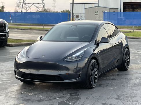 Used 2024 Tesla Model Y Performance image 5
