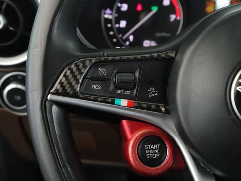 Used 2018 Alfa Romeo Stelvio AWD image 9