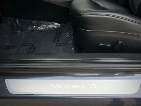 Used 2018 Tesla Model 3 Long Range image 31