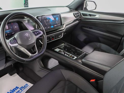 Used 2024 Volkswagen Atlas Cross Sport SE FWD image 23