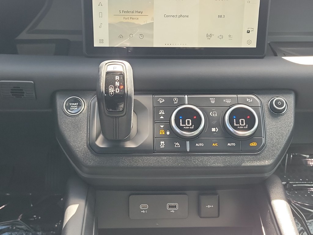 Used 2024 Land Rover Defender 110 X-Dynamic SE AWD/4WD image 19