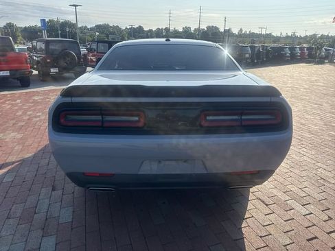 Used 2022 Dodge Challenger SXT w/ Driver Convenience Group RWD image 13