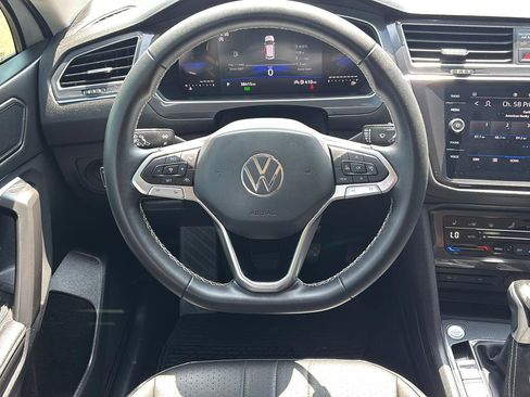 Used 2023 Volkswagen Tiguan SE FWD image 18