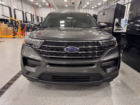 Used 2020 Ford Explorer XLT image 32