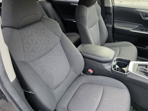 Used 2019 Toyota RAV4 XLE image 32