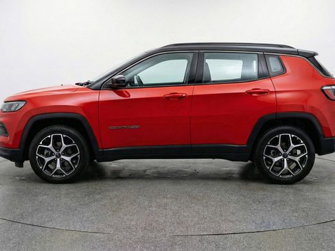 Used 2025 Jeep Compass Limited image 3