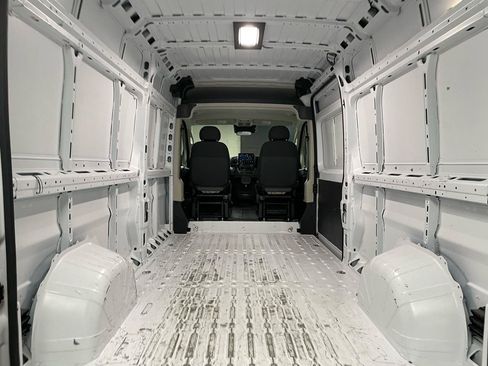 Used 2022 RAM ProMaster 2500 w/ Driver Convenience Group FWD image 18
