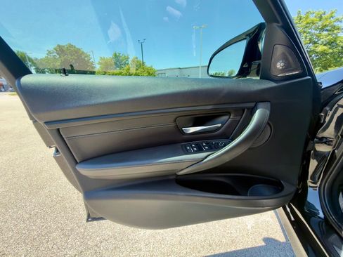 Used 2017 BMW M3 RWD image 16