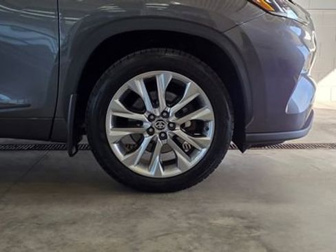 Used 2023 Toyota Highlander Limited image 32