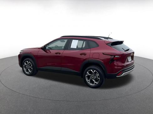 Used 2025 Chevrolet Trax LT w/ LT Convenience Package image 10