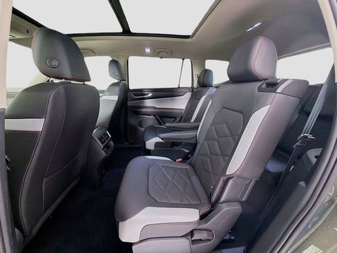 Used 2025 Volkswagen Atlas Peak Edition SE image 25