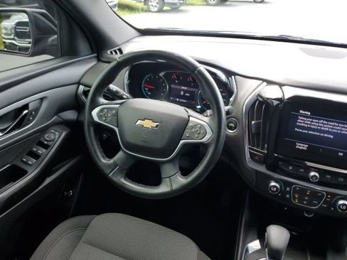 Used 2023 Chevrolet Traverse LT AWD/4WD image 17