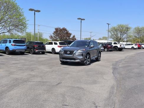 Used 2021 Nissan Rogue Platinum AWD/4WD image 2