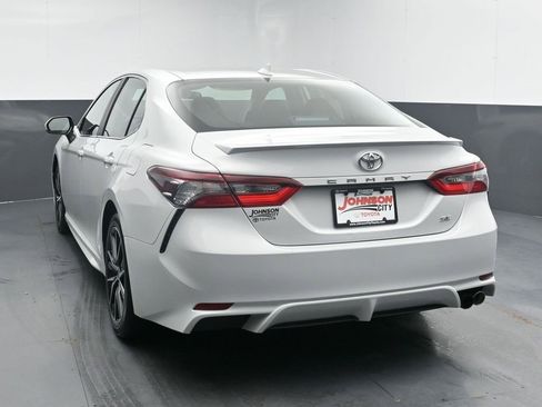Used 2023 Toyota Camry SE image 6