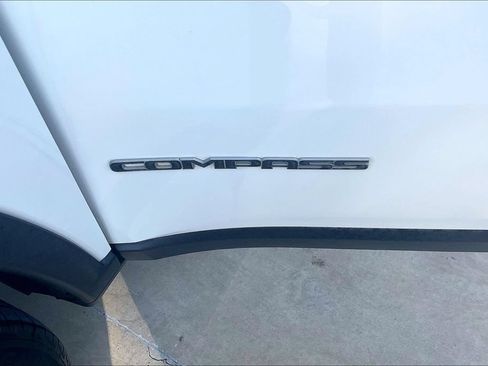 Used 2018 Jeep Compass Latitude w/ Popular Equipment Group AWD/4WD image 12