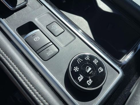 Used 2024 Nissan Pathfinder Platinum image 26